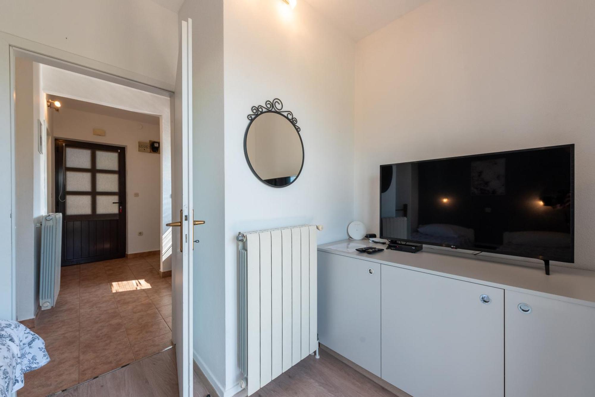 Apartments Dorijan With Pool Матульи Экстерьер фото